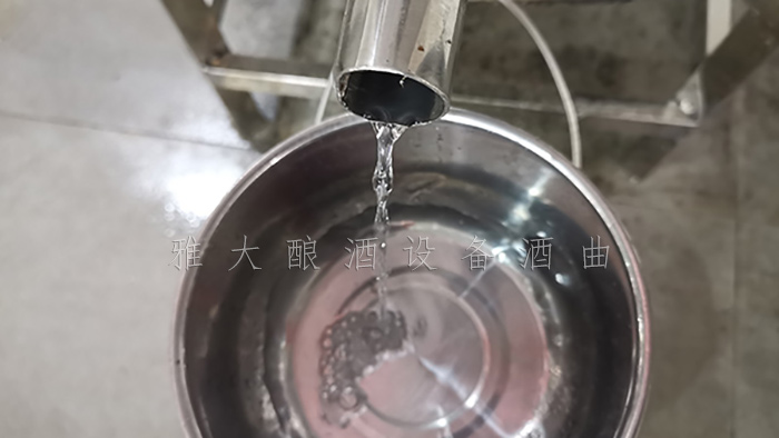 11.26小型白酒釀酒設(shè)備出酒度數(shù)太高，怎么降度好