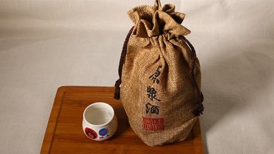 用白酒生產(chǎn)設(shè)備釀小曲固態(tài)白酒，怎樣操作出酒才多？