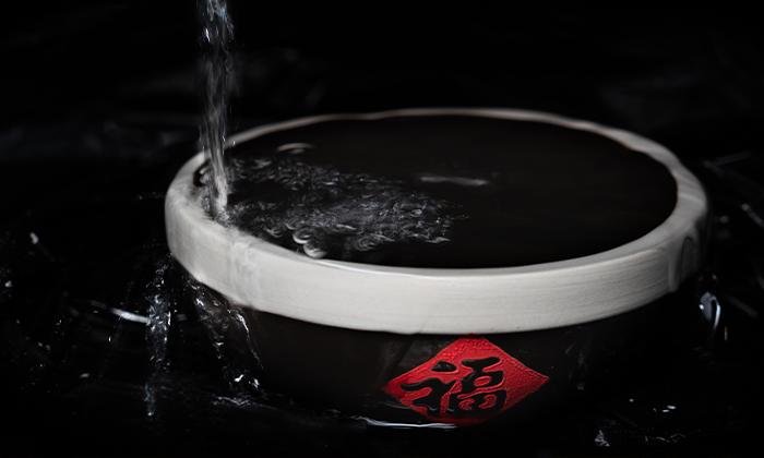 大曲酒質(zhì)好，香氣濃郁，口感醇厚飽滿(mǎn)